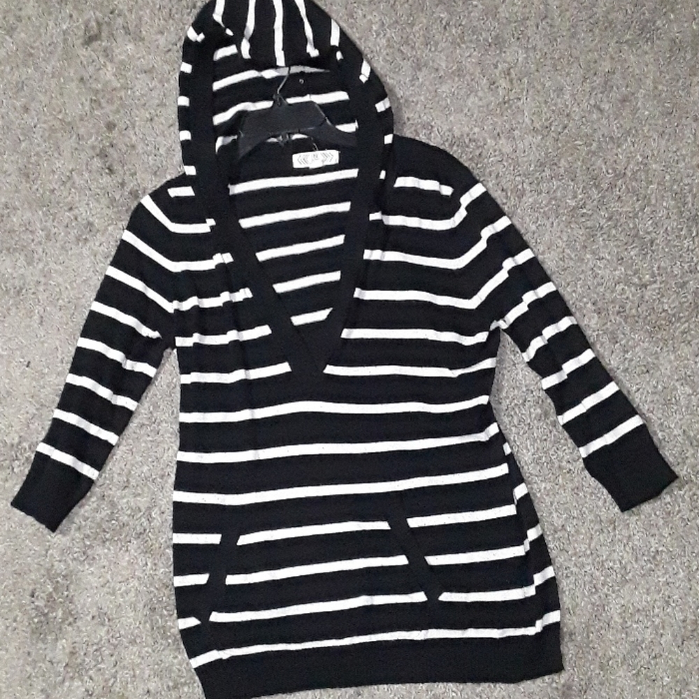 V-neck striped hooded sweater